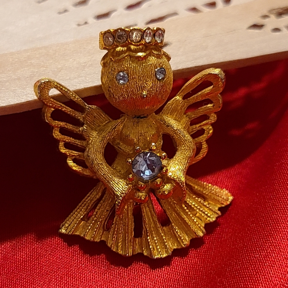Ladies Brooch Angel Vintage style gold tone for sale
